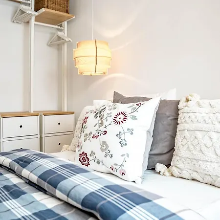 Apartment Awesome 3 Bedroom Metres From The Rdr289