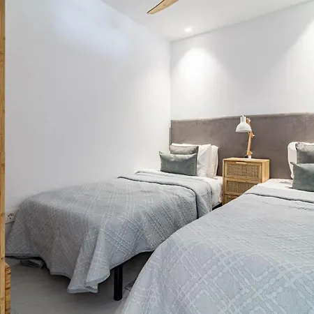 Awesome 3 Bedroom Metres From The Rdr289 Estepona