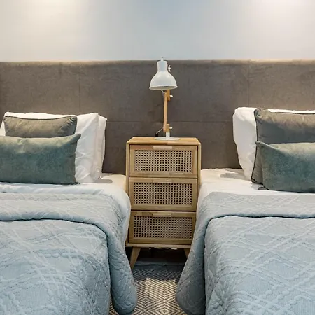 Apartment Awesome 3 Bedroom Metres From The Rdr289 Estepona