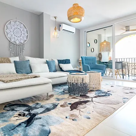 Lägenhet Awesome 3 Bedroom Metres From The Rdr289 Estepona